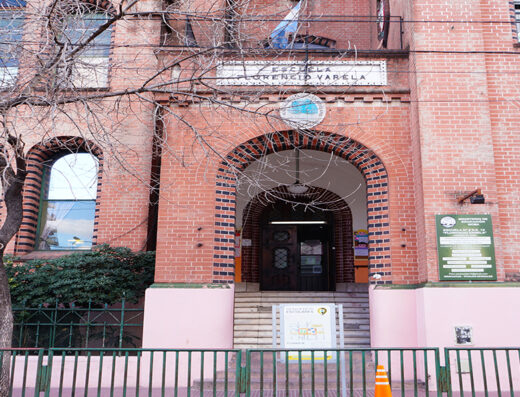 Escuela Nº 2 DE 12 Florencio Varela - Imagen 1